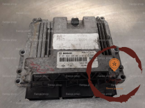 Calculateur moteur - RENAULT - 237106708R
