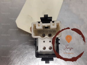Commande leve-glace porte AVD - TOYOTA - 8482010100