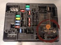 Platine fusible AV - RENAULT