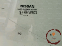 Glace porte AR d - NISSAN