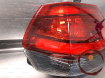 Feu ARD - NISSAN