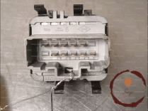Commande leve-glace porte AVG - RENAULT - 8200214939