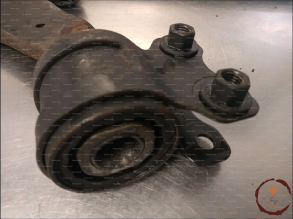 Triangle inf AVG - FORD - 1570285