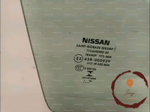 Glace porte AV d - NISSAN