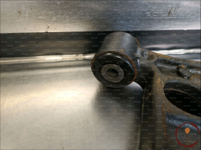 Triangle inf AVG - RENAULT - 8200688871