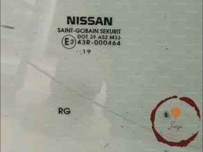 Glace porte AR d - NISSAN