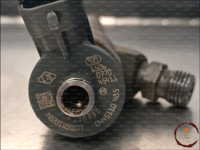 Injecteur 3 - RENAULT - 166008399R