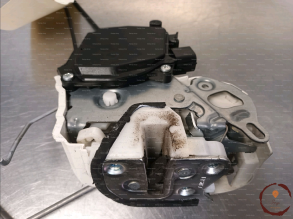 Serrure porte AVG - PEUGEOT - 9135JL