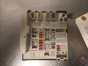 Platine fusible AV - RENAULT - 8200455424