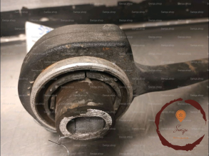 Triangle inf AVD - MERCEDES - 2043302011