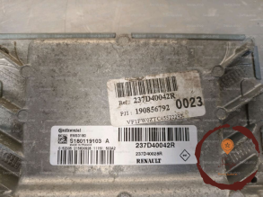 Calculateur moteur - RENAULT