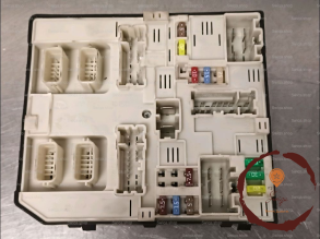 Platine fusible AV - RENAULT